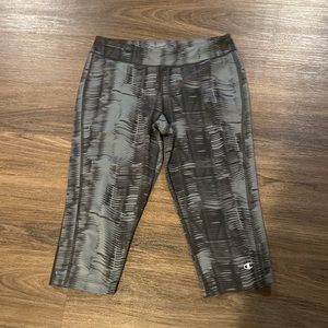 Champion Gray Grey Black Crop Capri Leggings Medium Powertrain Powerflex